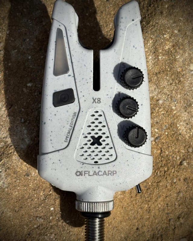 Signalizátor FLACARP X8 - speciální edice podzim 2025 Barva:: Šedá granit