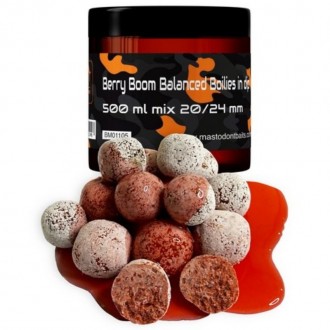 Balanced Boilies in dip Mastodont Baits Berry Boom 20/24mm 500ml