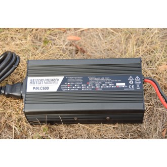 Lithiová baterie Mivardi M-CELL 12V 100Ah + 20A nabíječka