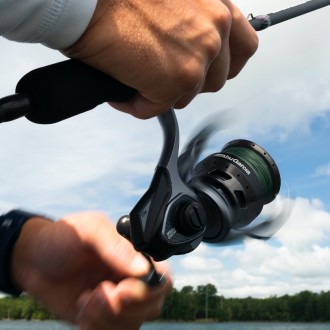 Naviják s přední brzdou Abu Garcia Revo 3 SX 2000S