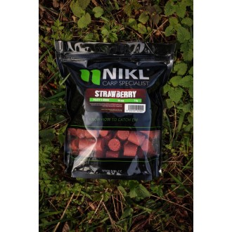 Pelety Karel Nikl Strawberry s dírkou 18mm 1kg