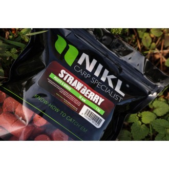 Pelety Karel Nikl Strawberry s dírkou 18mm 1kg