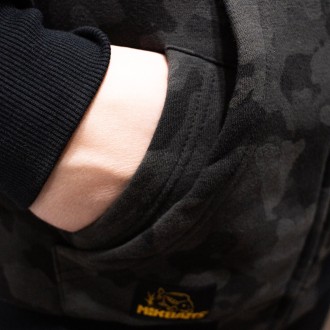 Bunda se zipem Mikbaits Black Camou Sherpa černá