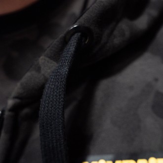 Bunda se zipem Mikbaits Black Camou Sherpa černá