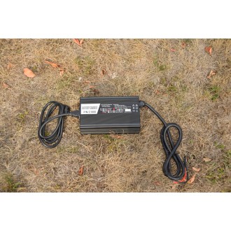 Lithiová baterie Mivardi M-CELL 24V 100Ah + 20A nabíječka