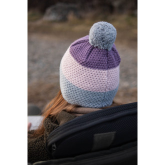 Zimní dámská čepice Giants Fishing tříbarevná s bambulkou