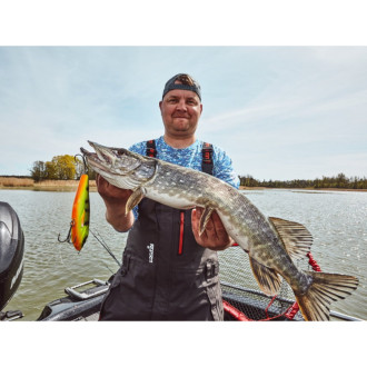 Lucky John wobler BBS Arrow Jerk 15S barva 024