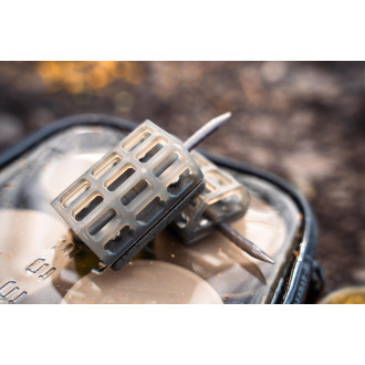 Krmítko Korum Camo Inline Cage M