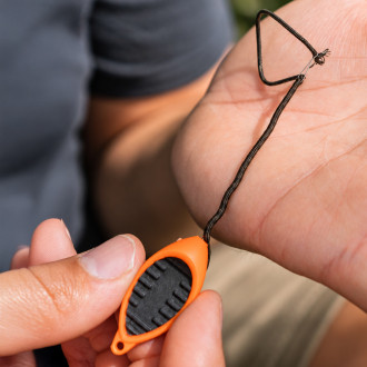 Provlékač Giants Fishing na olověnou šňůrku Diamond Shaped Threader