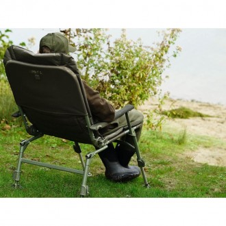 Sedačka Strategy Throne 61 Chair
